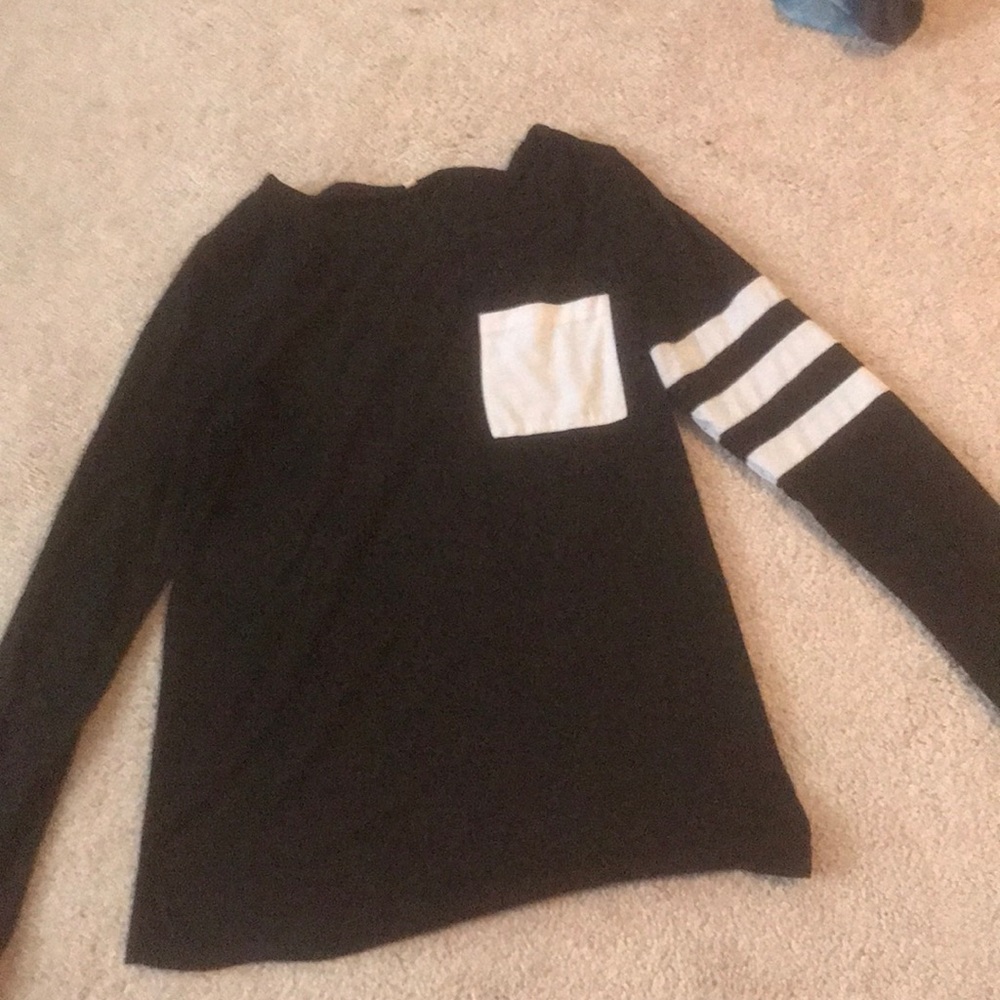 long sleeve white and black shirt
